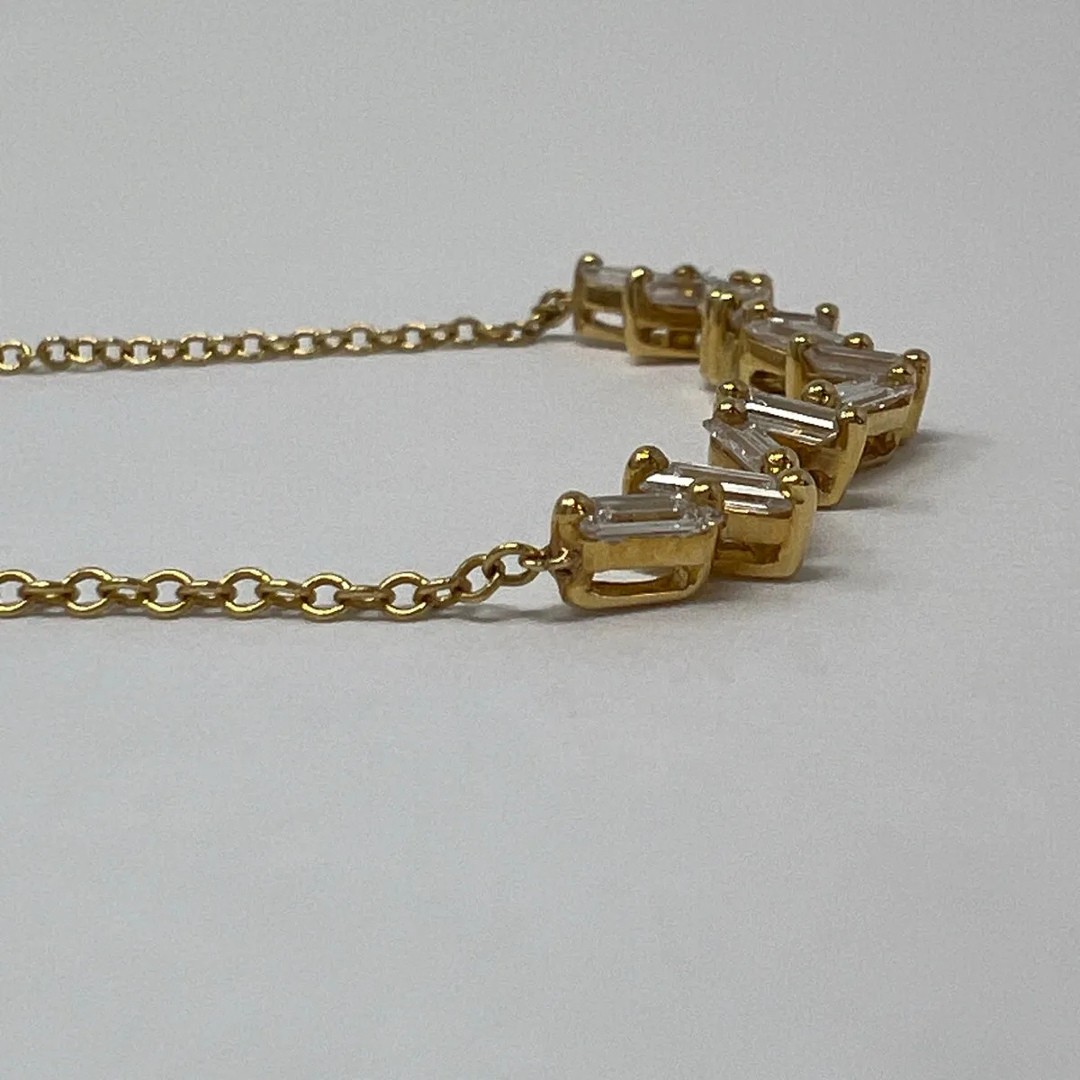 18K Gold Necklace with 11 Baquette Diamonds