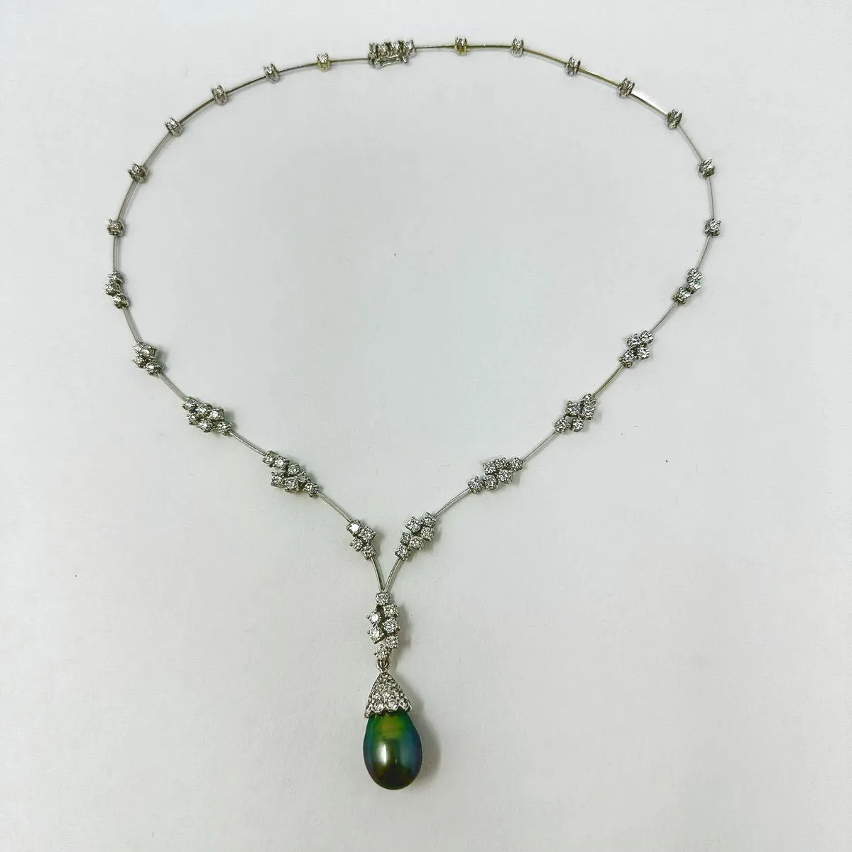 18K White  Gold Necklace with Detachable Black Tahitian Pearl and 71 Diamonds