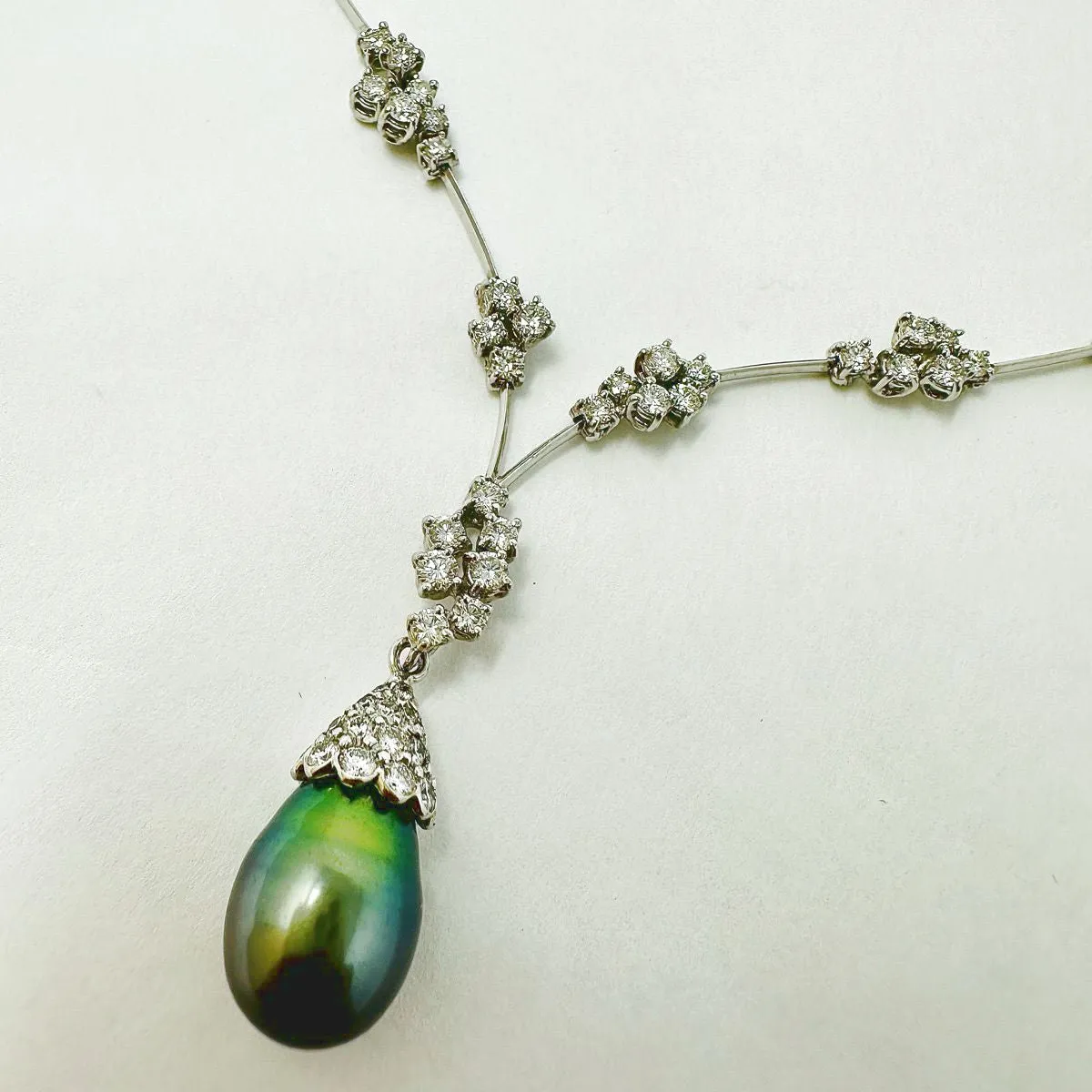 18K White  Gold Necklace with Detachable Black Tahitian Pearl and 71 Diamonds