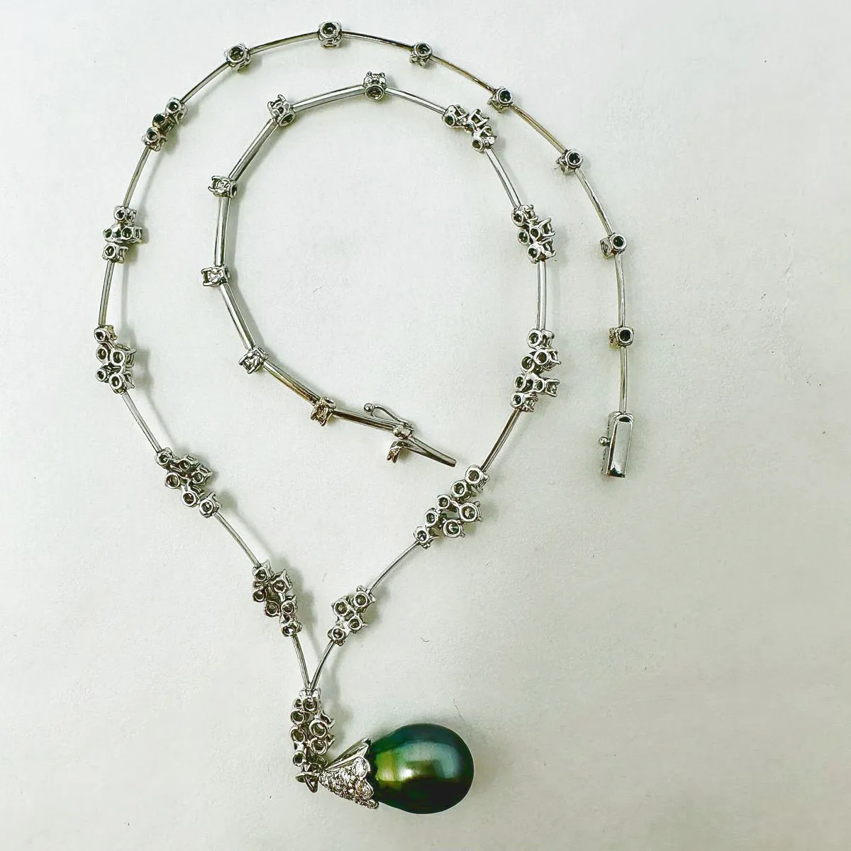 18K White  Gold Necklace with Detachable Black Tahitian Pearl and 71 Diamonds