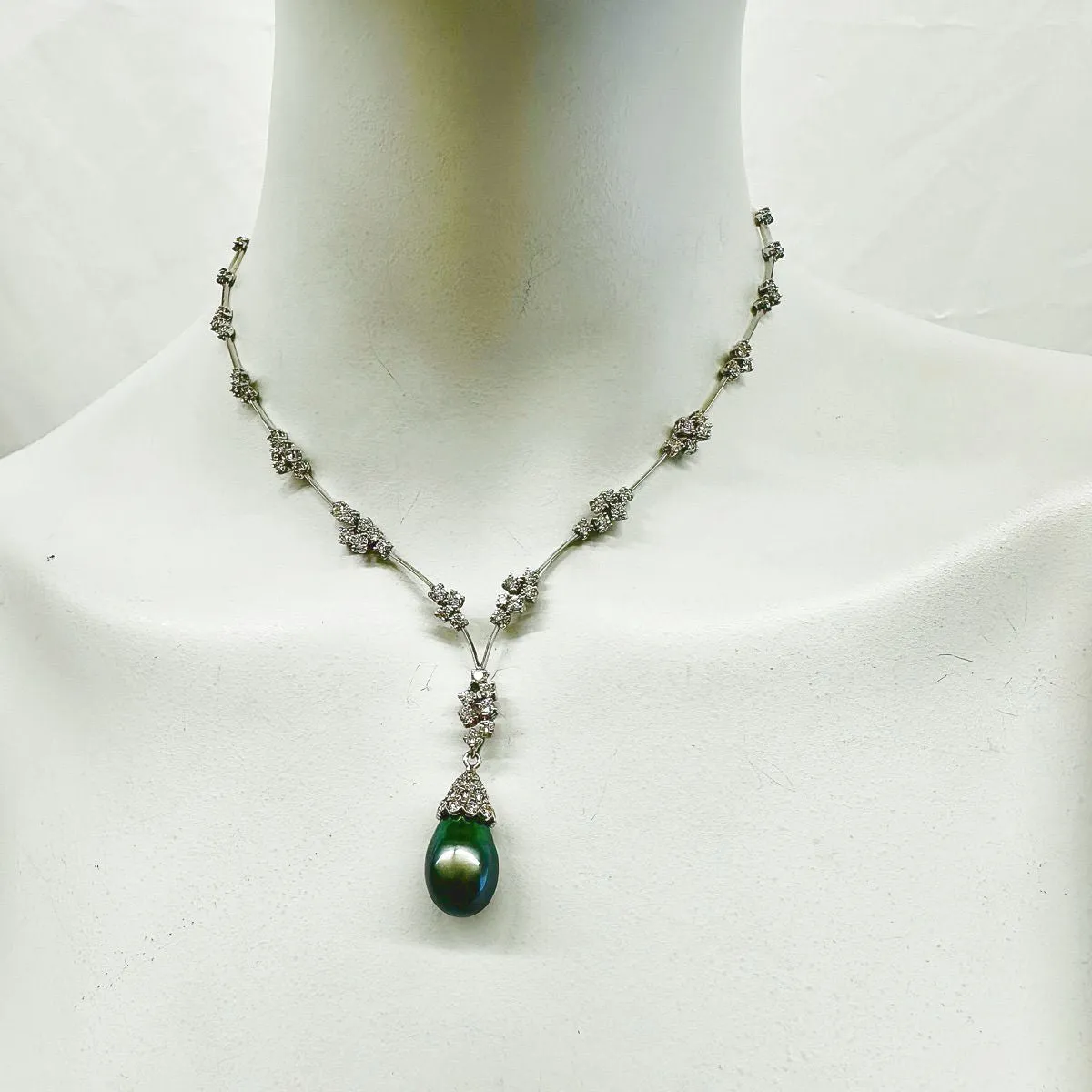 18K White  Gold Necklace with Detachable Black Tahitian Pearl and 71 Diamonds