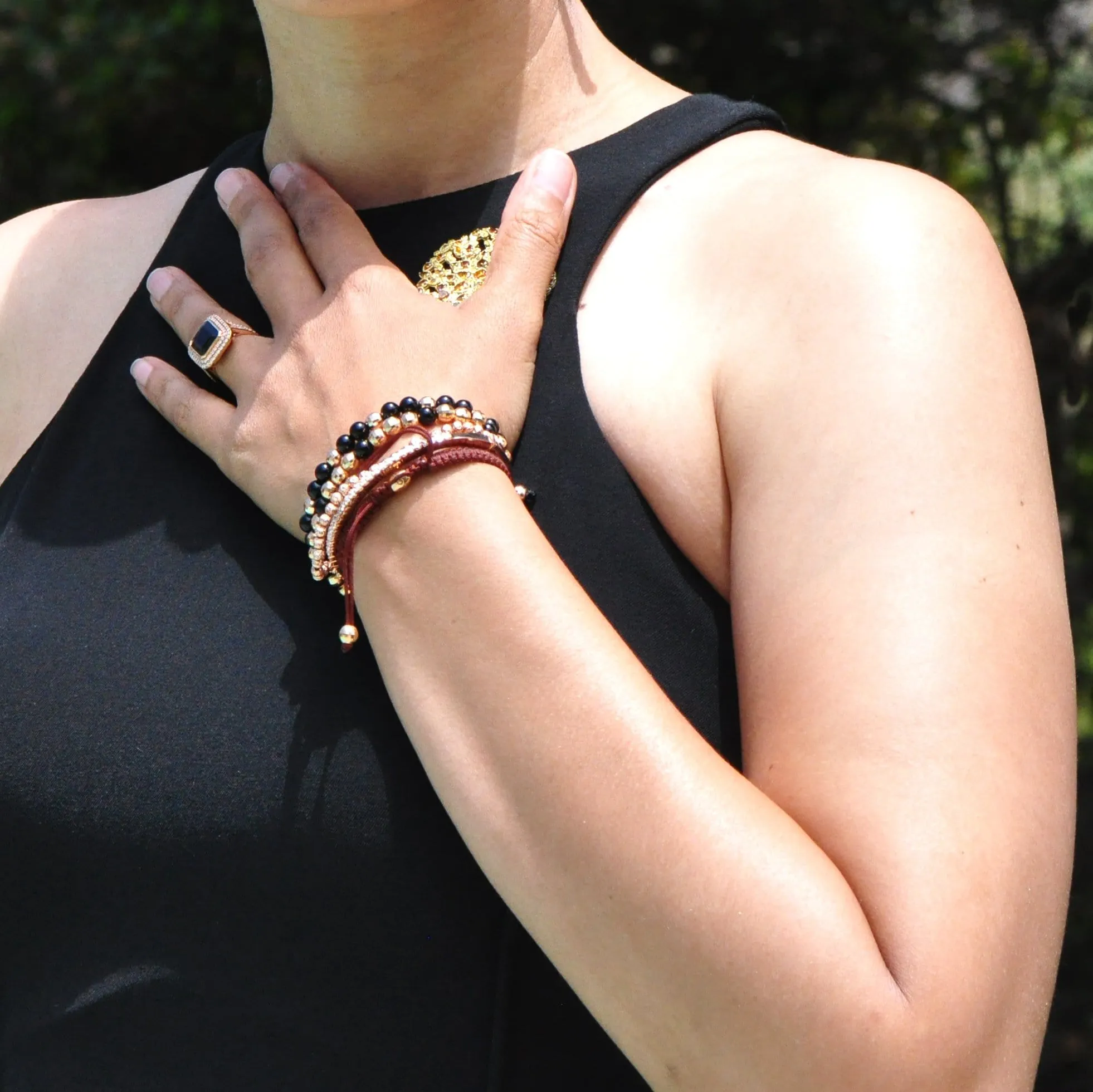 BLACK BEAD AND GOLD BRACELET