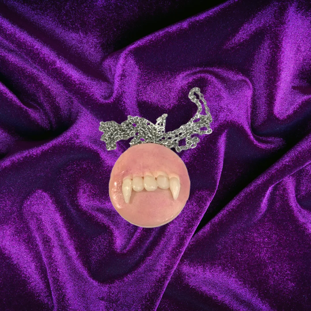 FANGS NECKLACE