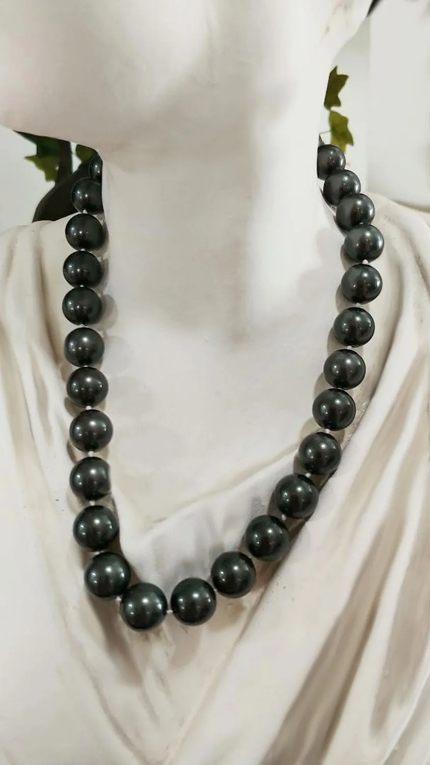 *NEW - LARGE BLACK SOUTH SEA SEASHELL MAN MADE PEARL NECKLACE - VERY CLASSIC